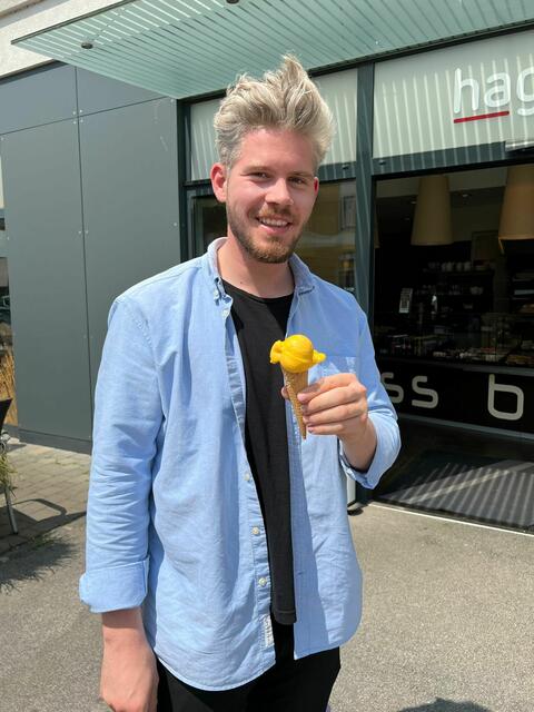 Bäckerei Hager, Filiale Ober-Grafendorf: Alexander Hager ist von dem Eis von BIO Hansinger überzeugt und begeistert. | Foto: Tanja Handlfinger