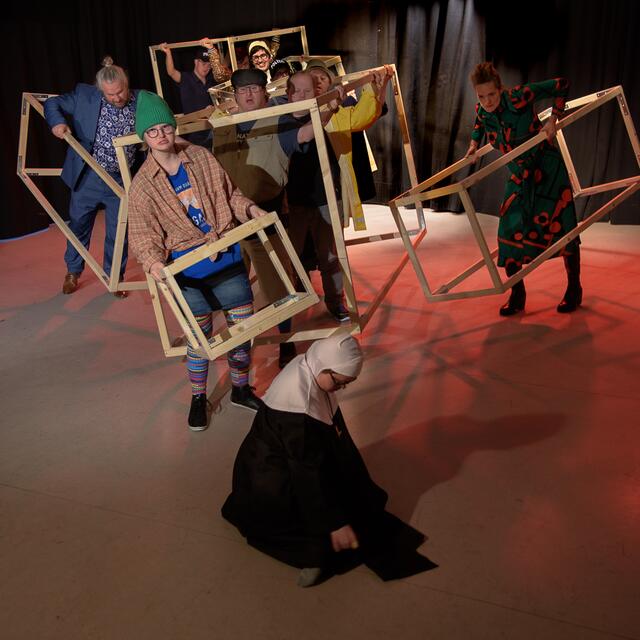 In einer Uraufführung zeigt das Theater Malaria des Diakoniewerkes "Ich war´s nicht! – Ein Krimi in 17 Szenen" von 21. bis 26. Juni im Ursulinensaal im OÖ Kulturquartier. | Foto: Verena Mandel