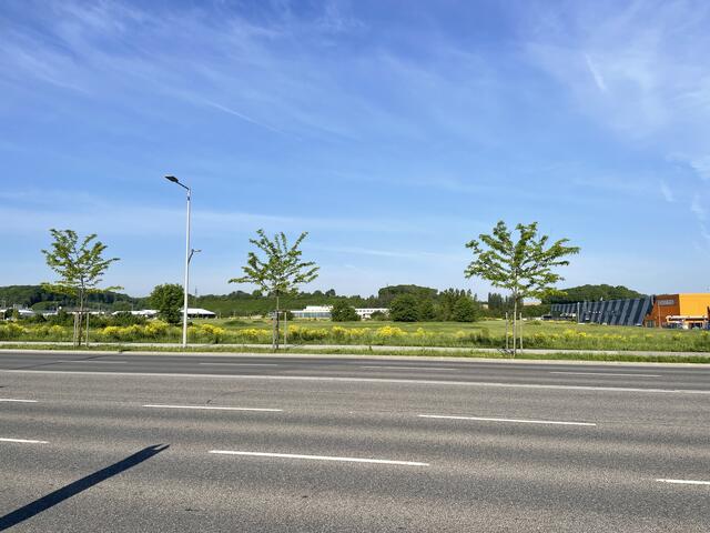 Am ehemaligen Kassernengelände möchte Stadtrat Klaus Otzelberger (FPÖ) Pendlerparkpätze errichten.  | Foto: Schrefl