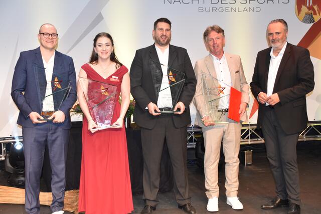 Die Sieger: Sebastian Käferle (Kapitän Gunners), Lena Grabowski, Horst Leitner, Klaus Wiesberger und LH Hans Peter Doskozil
