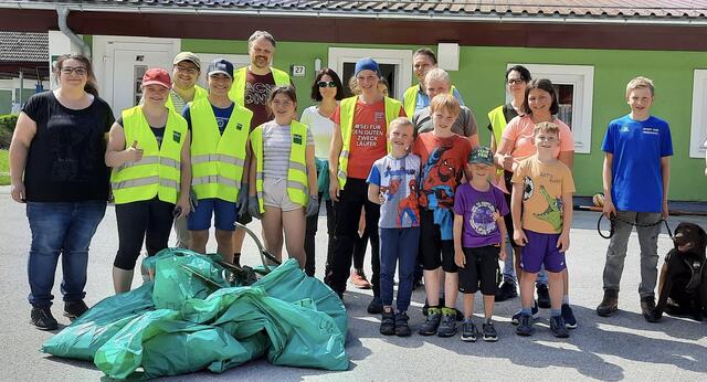 Flurreinigungsaktion in der Gemeinde Rosenau am Hengstpaß. | Foto: Petra Feichtl