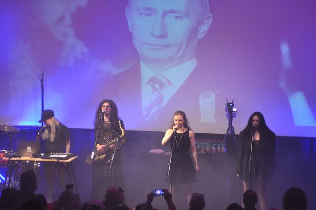 Putin, schau åba - auf die Pussy Riots. | Foto: Kogler
