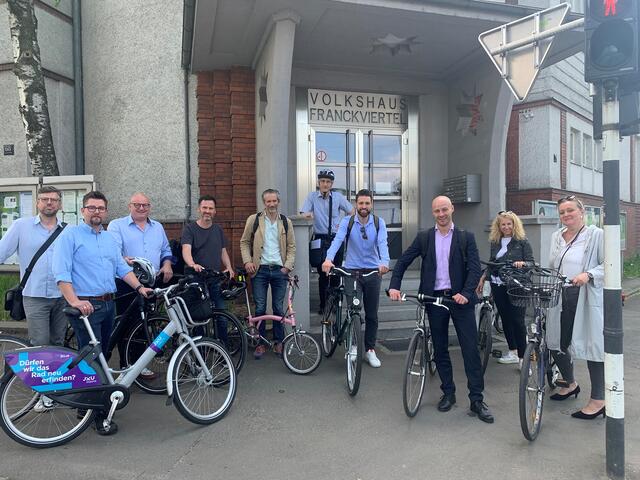 Mit dabei waren Michael Schmida, Manuel Matsche, Wolfgang Steiger, Helge Langer, Lorenz Potocnik, Paul Kropf (Stadt Linz), Florian Koppler, Martin Hajart, Sabine Traunfellner-Zidek (Stadt Linz) und Paulina Wessela (v. li.). | Foto: privat