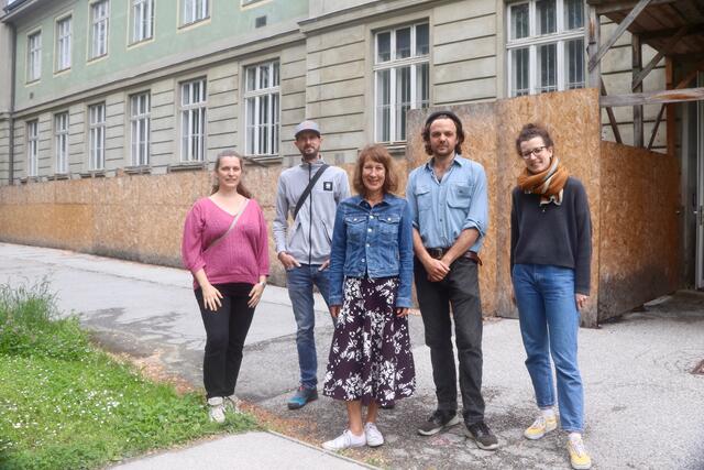 Natalie Frickey, Michael Walchhütter, Mirjam Mieschendahl , Christian Eliasch und Lena Schartmüller (v.li.n.re.) starten das Crowdfunding "Kultur-und Kunstzentrum Semmelweisklinik" | Foto: Ulrike Kozeschnik-Schlick