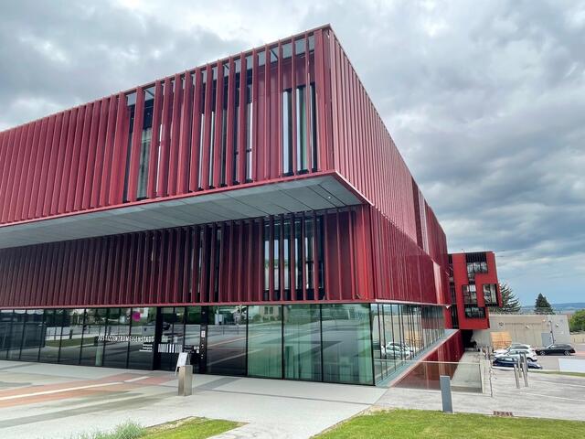 Im Landesgericht Eisenstadt findet das Gerichtsverfahren gegen jenen Mediziner statt, der in seiner Praxis in Oberwart drei Patientinnen sexuell missbraucht haben soll.