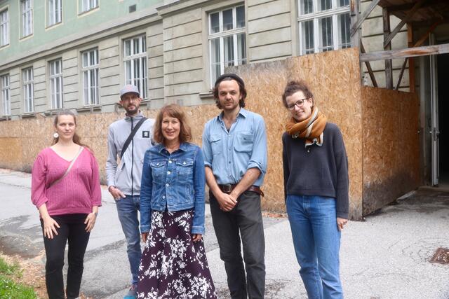 Natalie Frickey, Michael Walchhütter, Mirjam Mieschendahl , Christian Eliasch und Lena Schartmüller (v.li.n.re.) starten das Crowdfunding "Kultur-und Kunstzentrum Semmelweisklinik" | Foto: Ulrike Kozeschnik-Schlick