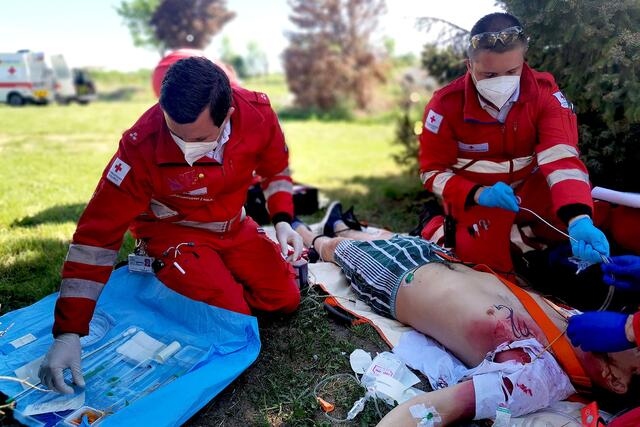 Versorgung eines verätzten Patienten | Foto: RK NÖ/Rotes Kreuz Horn