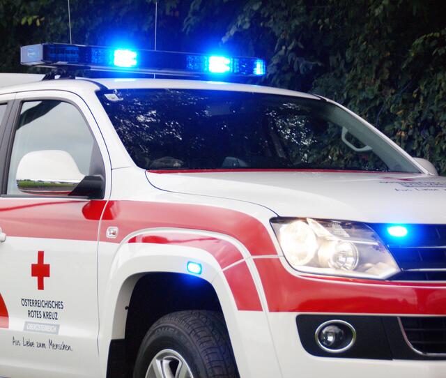 Der Notarzt war am Sonntag bei einem schweren Verkehrsunfall auf der B1 in Schlatt im Einsatz. | Foto: Rotes Kreuz