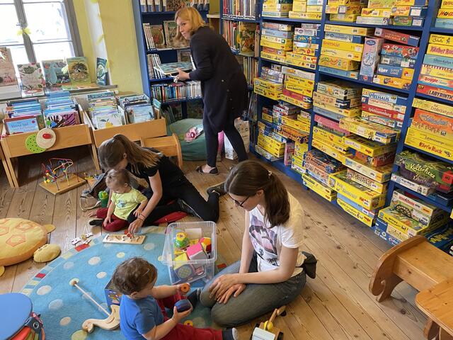 Gemeinsames Lesen und Spielen stehen beim Bücherzwerge-Geschichtenfrühstück an oberster Stelle. | Foto: Patrick Pfeifer