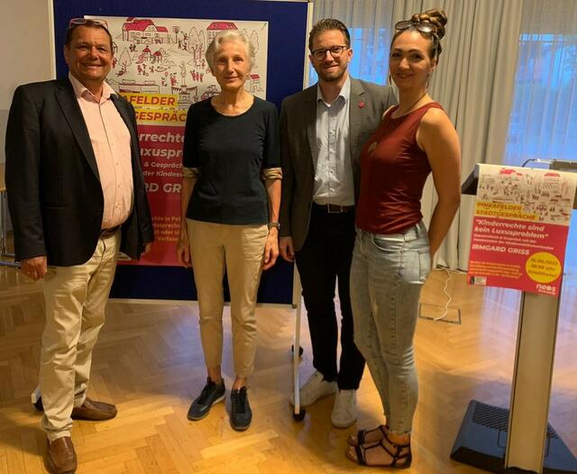 Beim Vortrag in Pinkafeld: Eduard Posch, Irmgard Griss, NEOS Landessprecher Christoph Schneider, Nina Sysel | Foto: NEOS Pinkafeld