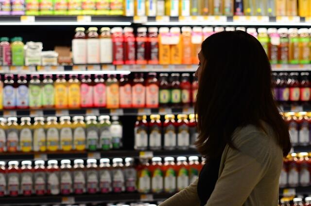 Nicht nur Wohnen, Energie und Sprit, sondern auch Einkaufen ist teurer geworden. Preise für nicht alkoholische Getränke sind empfindlich gestiegen. | Foto: RegionalMedien Austria