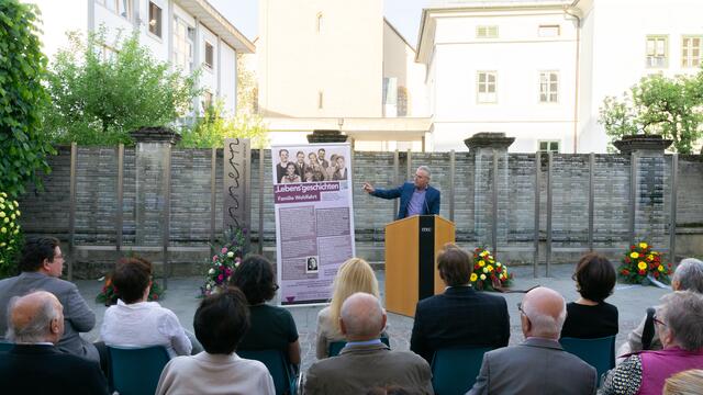 Gedenkworte von Peter Stocker vor rund 200 Anwesenden beim "Denkmal der Namen" | Foto: Daniel Mörtl