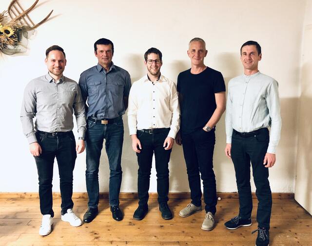 Christopher Weingartner, Norbert Dornetshuber, Gerald Karl, Franz Murauer, Bürgermeister Martin Tiefenthaler (v. l.). | Foto: Franz Murauer