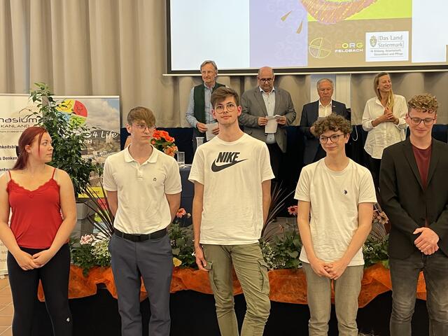 Vierte Plätze für Feldbach holten Leon-Marco Laschet (M.) und Maximilian Berge (2.v.r.).  | Foto: RegionalMedien