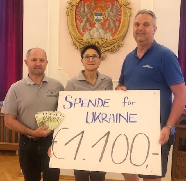 Sepp und Trixi Buxbaum mit Bürgermeister Ulrich Achleitner (v.l.) | Foto: privat