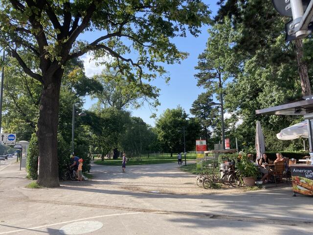 Die Äußere Mariahilfer Straße beträgt 1,6 Kilometer und reicht bis zum Auer-Welsbach-Park.  | Foto: Robert Glattau