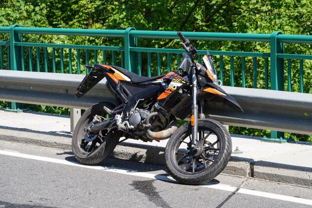 Eine Moped-Lenkerin und ihre Beifahrerin verletzten sich beim Unfall. | Foto: Doku NÖ