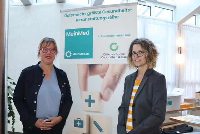 Mag. Theresa Solerti (re.), Klinische und Gesundheitspsychologin, mit der Moderatorin und Landecker Gemeinderätin Beate Scheiber. | Foto: Othmar Kolp