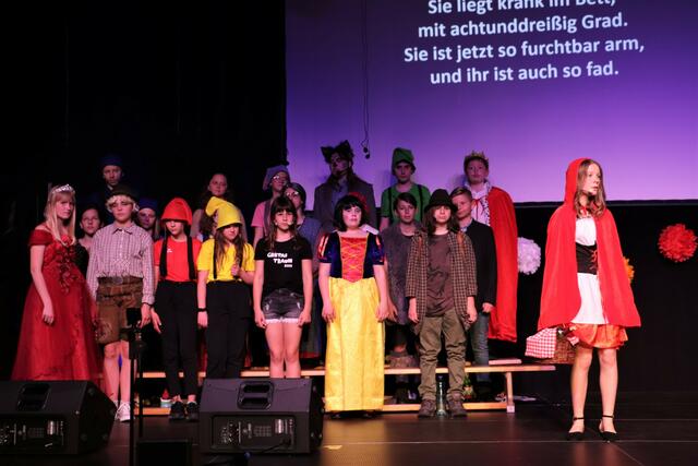 Verdienter Applaus für die Schüler der 2a Musikmittelschule Gratwein, die das Märchenmusical „Gretas Traum“ zur Aufführung brachte. | Foto: Edith Ertl