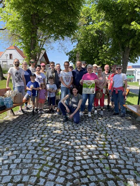 Bürgermeisterin Ulrike Kitzinger und Johannes Müller mit den interessierten Teilnehmern | Foto: Gemeinde Sigleß