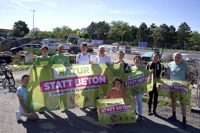 In Winden am See wurde gegen eine neue Tankstelle protestiert | Foto: Die Grünen