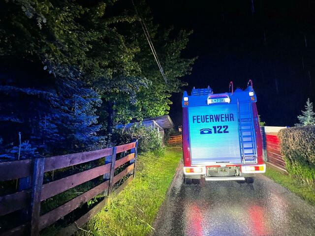 Wegen der heftigen Regenfälle und Überflutungen kam es zu mehreren Feuerwehreinsätzen.  | Foto: FF Volders