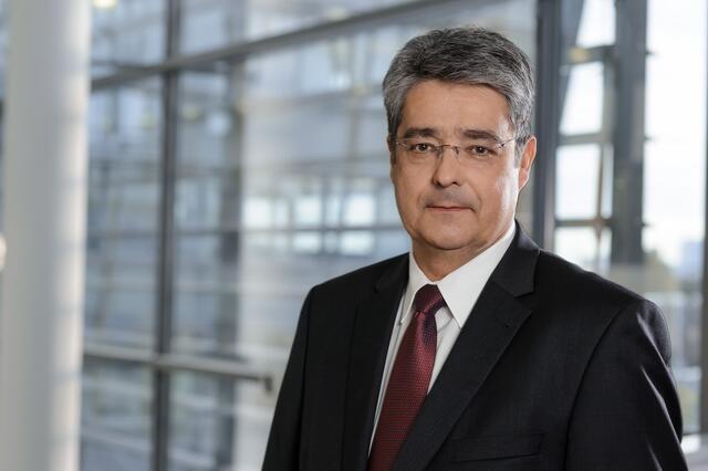 Wolfgang Hesoun, Vorstandsvorsitzender der Siemens AG, fordert eine offenere Diskussion über Technologieanwendungen in Österreich, um die Klimaziele zu erreichen.