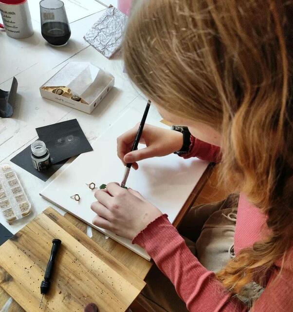 Schmuckdesign will gelernt sein, wie hier bei einem Workshop im "Pinker Space". | Foto: Mitter