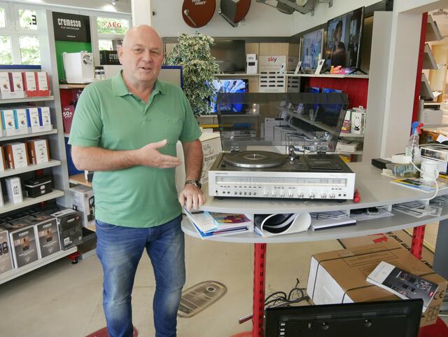 Andreas Vidlak vom gleichnamigen Strasshofer Elektrofachgeschäft. | Foto: Meerkötter