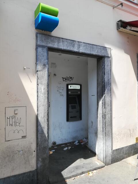 In einer Nische am Jakominiplatz steht ein Problem-Bankomat | Foto: Klaus Strobl