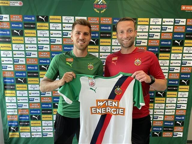 Thorsten Schick verlängerte seinen Vertrag bei Rapid bis Sommer 2024. Hier im Bild mit Cheftrainer Ferdinand Feldhofer. | Foto: Rapid Wien