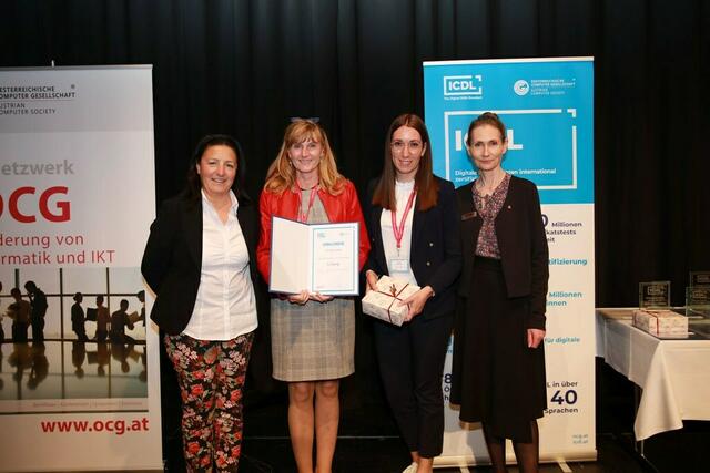 Beatrice Haidl (Bildungsdirektion), Direktorin Erika Knellwolf, Petra Machné und Christine Haas (OCG, von links) bei der Verleihung | Foto: Thomas Canori/OCG