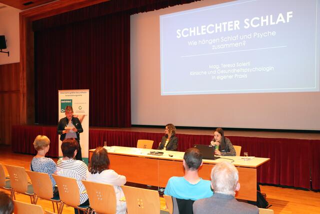 Der Vortrag im Stadtsaal Landeck wurde interessiert verfolgt. | Foto: Othmar Kolp