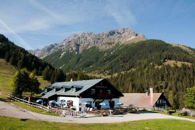 In der Mutterkopfhütte ankommen, und nach der Wandrung entspannen.  | Foto: almenrausch.at 