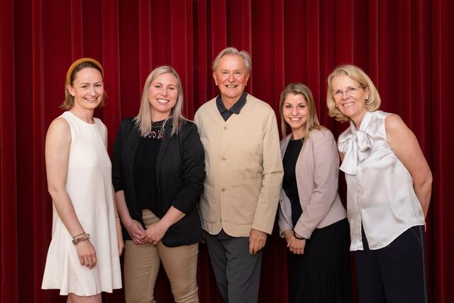 Freut sich auf die heurigen Veranstaltungen: Das Team hinter dem Internationalen Storytelling Festival um Festival-Gründer Folke Tegetthoff (Mitte). | Foto: Geopho