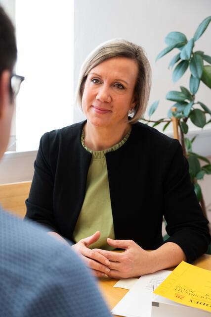 Landesvolksanwältin Doris Winkler-Hofer kommt am 21. Juni zum Bezirkssprechtag nach Osttirol. | Foto: Landtagsdirektion Tirol/Christanell