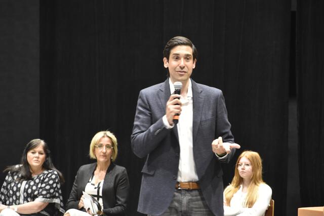 Diskussion auf der Pernerinsel mit Sebastian Bohrn Mena. | Foto: Thomas Fuchs