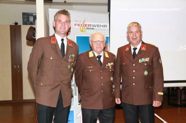 OBI Markus Schwarz,  ABI d.V. Alois Gritsch und HBI Friedrich Sundl feierten gemeinsam das Jubiläum ihrer Wehr.  | Foto: HLM Georg Teppernegg