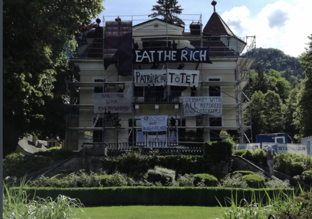 Die besetzte Villa am Attersee. | Foto: Twitter/@EnteignenO