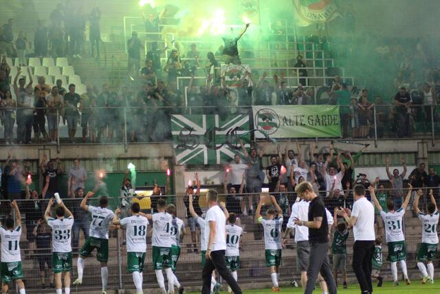 Nach diesem wichtigen Heimsieg war der Jubel bei der Mannschaft und den Fans dementsprechend groß. | Foto: Tom Dormann