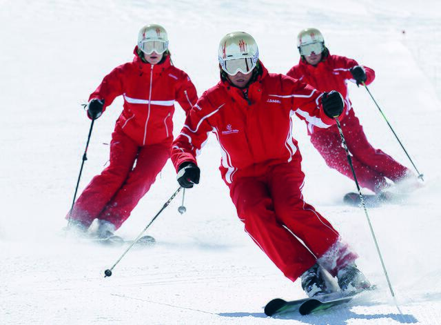Die Nachfrage betreffend der Lehrgänge für Schneesportlehrer ist weiterhin erfreulich groß.
