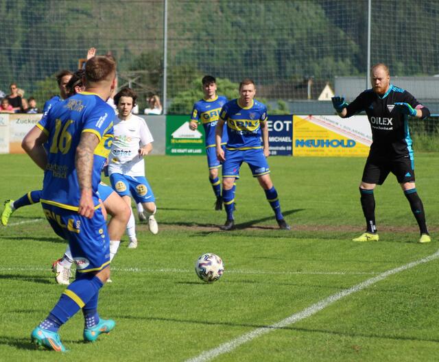 Torhüter Marco Tiefenbacher (r.) beendete nach 319 Spielen für St. Michael seine Karriere. | Foto: Tom Dormann
