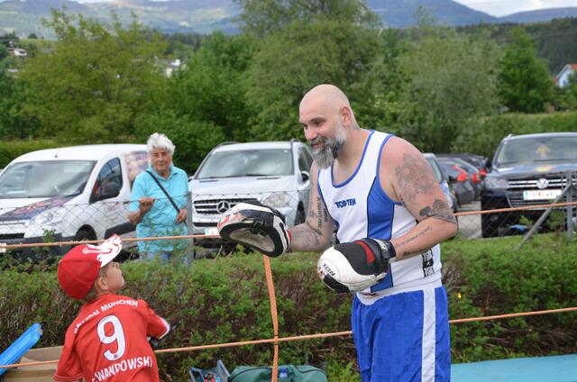 Klein gegen Groß: Eliah Hartlieb contra Denis Pavlowic