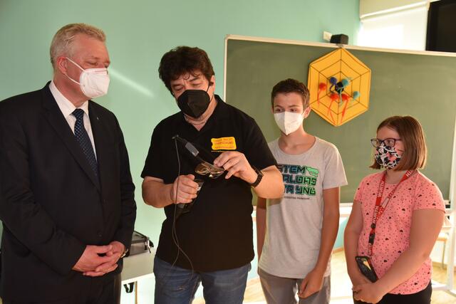 Die große Anzahl an Schülerinnen und Schüler bewies, dass Forschungsergebnisse und der Weg dazu auch Spaß machen. | Foto: Baden Media