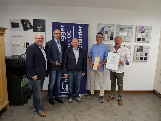 Peter Sükar, Joachim Kolb, George Wipfler mit Andreas Pinegger und Wolfgang Jauk  | Foto: Cescutti