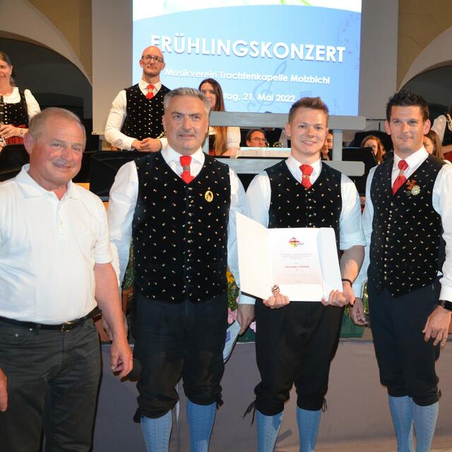 C. Vierbauch, H. Hoffmann, Alexander  Schmid mit dem bronzenen Verdienstabzeichen, C. Michelitsch