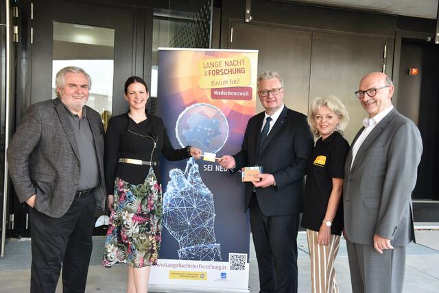 Rektor Univ.-Prof. HR DDr. Erwin Rauscher, Kerstin Zechner, Landtagsabgeordneter Christoph Kainz, HS-Prof. Mag. Dr. Elisabeth Windl und HS-Prof. Mag. Dr. Norbert Kraker. | Foto: Baden Media
