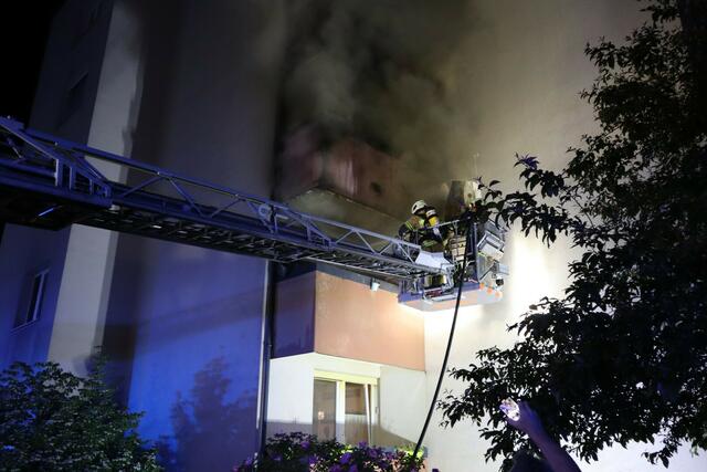 Die Berufsfeuerwehr Linz wurde gestern, 21. Mai, zu einem Wohnungsbrand in Linz alarmiert. | Foto: Berufsfeuerwehr Linz