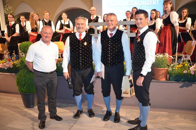 Vierbauch, Hoffmann, Verdienstkreuz-Gold-Träger Alois Michelitsch und Sohn Christoph