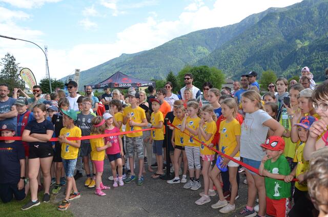 Mit Spannung wurde die Verteilung der 80 gestifteten Preise verfolgt